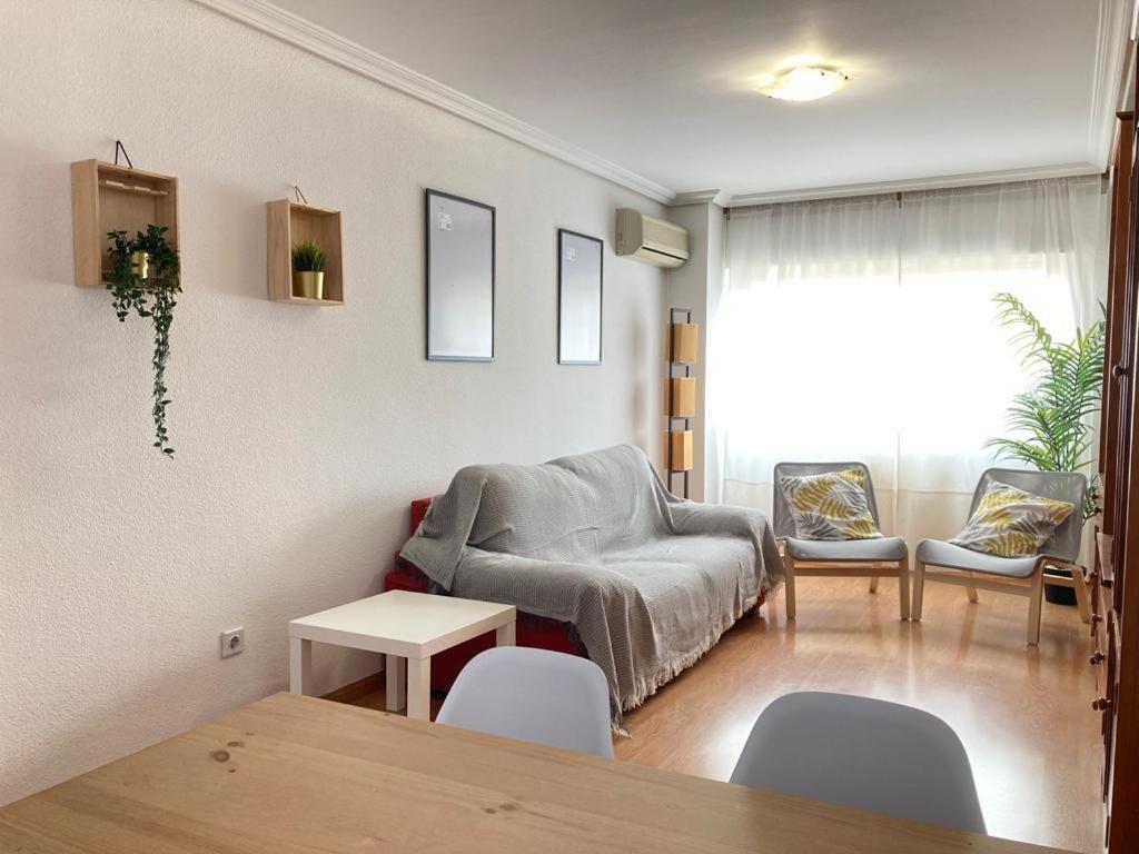 Apartamento Grande, 2 Dormitorios, Garaje Gratis Madrid Kültér fotó